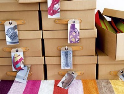 אחסון נעלים בקופסאות קרטון עם צילומים (צילום: מתוך האתר www.housetohome.co.uk)