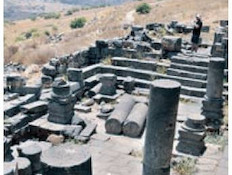 שרידי בית הכנסת הקדום (צילום: יותם יעקובסון, גלובס)