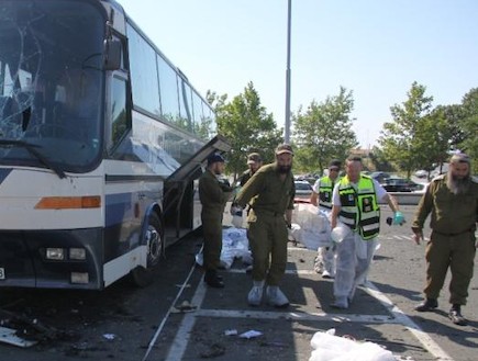 האוטובוס שנפגע (צילום: דוברות זק