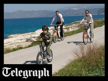 רוכבים על אופניים (צילום: טלגרף)