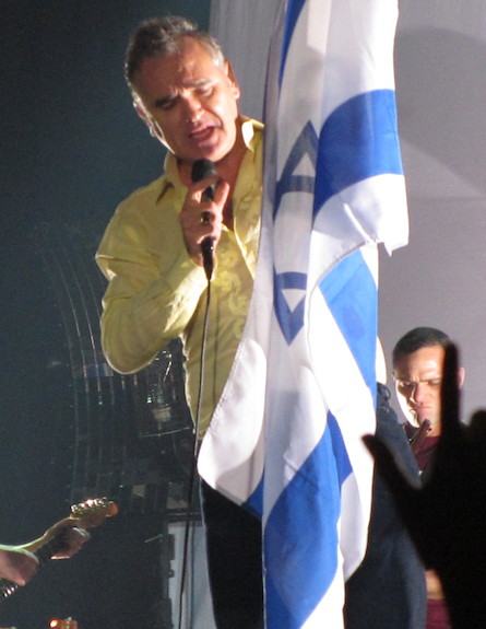 מוריסי ודגל ישראל (צילום: אלעד זעירי)