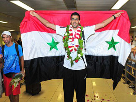 מאג'ד רזאל, נושא הדגל האולימפי הסורי באולימפיאדה (צילום: חדשות 2)