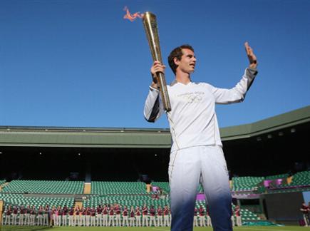 מארי עם הלפיד האולימפי בווימבלדון (gettyimages) (צילום: ספורט 5)