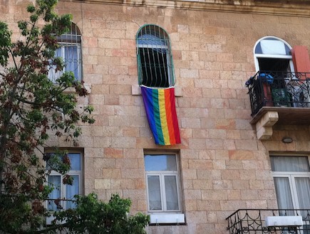 דגל גאווה בירושלים - מוסיפים צבע במרכז ירושלים (צילום: תומר ושחר צלמים)