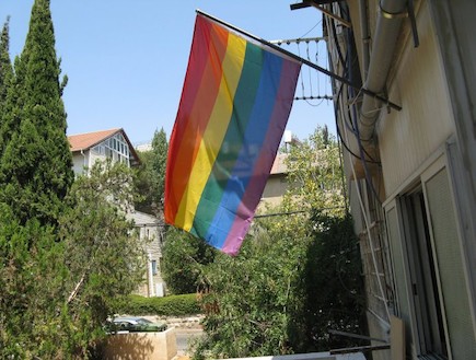 דגל גאווה בירושלים - קטמון גאה מתמיד (צילום: תומר ושחר צלמים)