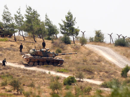 טנק טורקי בגבול עם סוריה (צילום: חדשות 2)