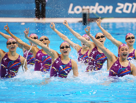 שחייה צורנית (צילום: Mike Hewitt, GettyImages IL)