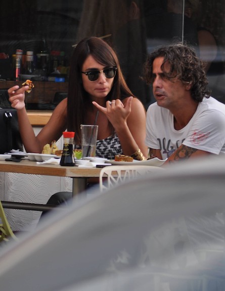 ניר לוי וקארין כהן אוכלים סושי, יולי 2012 (צילום: צ'ינו פפראצי)