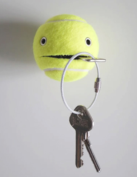 כדור טניס כשומר מפתחות (צילום: מתוך: הmatomeno.com)