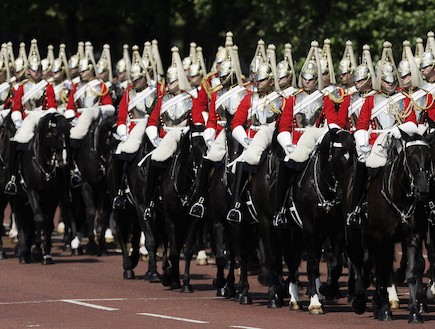 מדי משמר המלכה הבריטי (צילום: flickr)
