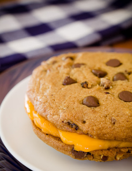 עוגיית שוקולד צ'יפס עם גבינה מותכת (צילום: צילום מסך מהאתר www.cupcakeproject.com)