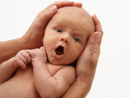 תינוק מפהק (צילום: אימג'בנק / Thinkstock)