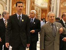 א-שארע עם הנשיא אסד (צילום: AP)