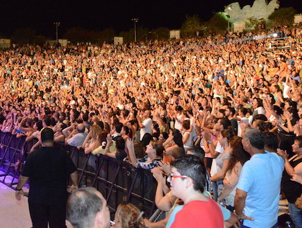 שלמה ארצי בהופעה בפסטיבל בריזה (צילום: שרון רביבו)