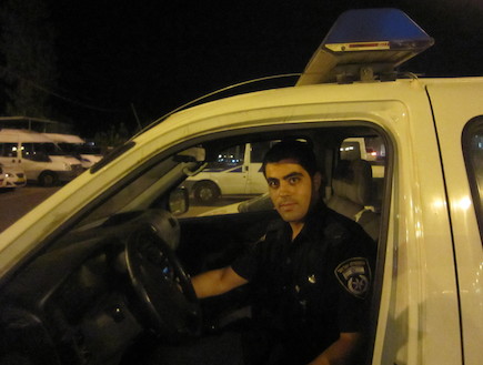 אליאל אסולין בניידת משטרה (צילום: משטרת ישראל)