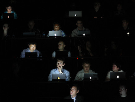 אנשים עם מחשבים  (צילום: David McNew, GettyImages IL)
