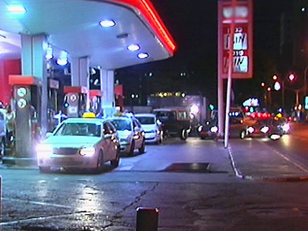בחצות: הדלק לשיא כל הזמנים (צילום: חדשות 2)