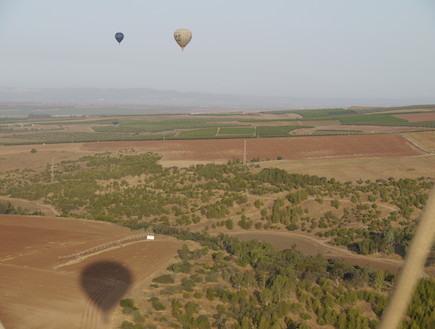 הכדור הפורח באוויר (צילום: עמרי קירון)