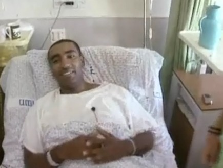 שלומי ביצ'ה בבית החולים לאחר הפציעה (צילום: עובדה)