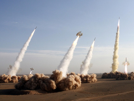 שיגור טילים - צבא אירן (צילום: www.iranmilitaryforum.net)
