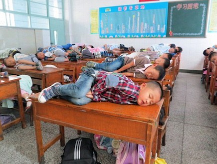 ילדים סינים ישנים (צילום: ekriktiko.gr)
