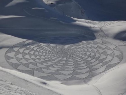 אמנות השלג באלפים (תמונת AVI: odditicentral.com)