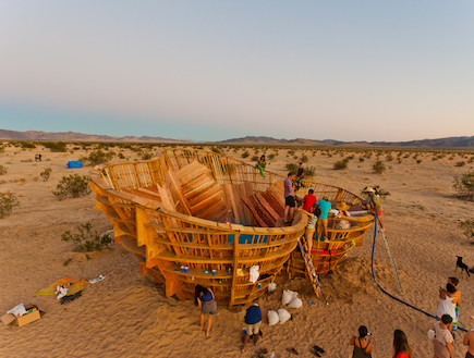 בריכה במדבר (צילום: Scott Mayoral)