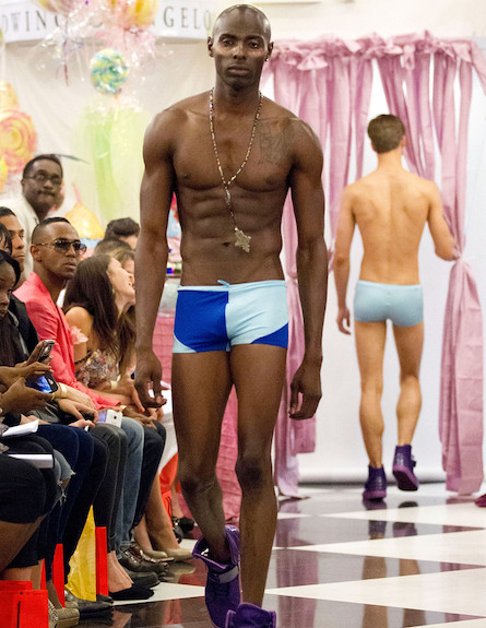 גברים בתצוגת האופנה בניו יורק (צילום: Dario Cantatore, GettyImages IL)