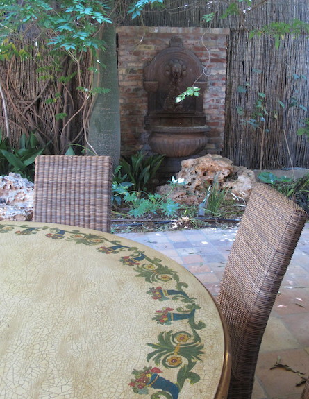 הבית של רביב -פינת ישיבה בחצר