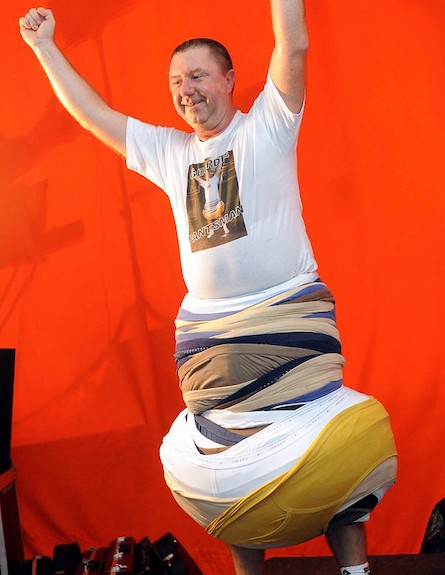 גארי קרייג - שיאן העולם של גינס בלבישת תחתונים (צילום: thesun.co.uk)