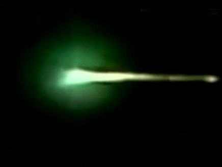 צפו: כדור האש שגרם לחשש מחייזרים ומהתרסקות (צילום: SKY NEWS)