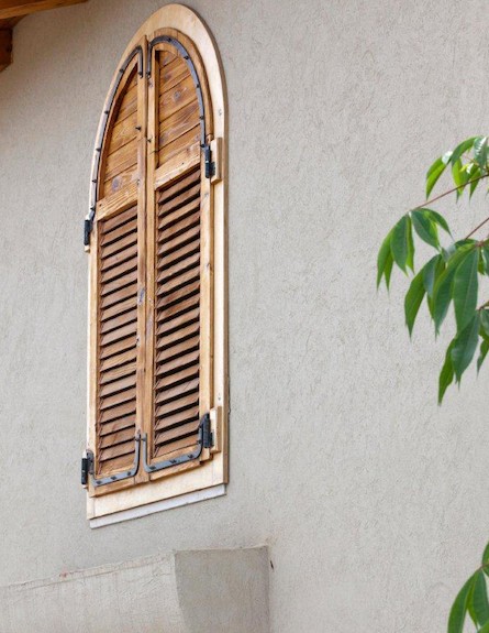 חלון מעץ (צילום: דודי מוסקוביץ)