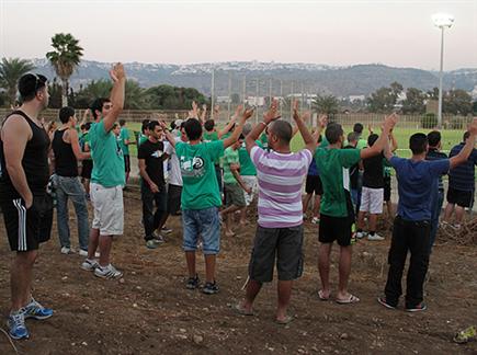 מפגן תמיכה באימון מכבי חיפה (איתי מלכה) (צילום: ספורט 5)