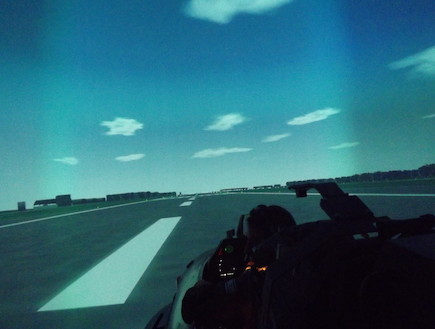סימולטור F-16 - מבט מבפנים (צילום: שי לוי)