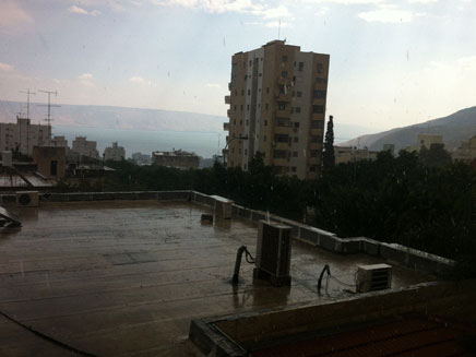 גשם גם בטבריה, הבוקר (צילום: המייל האדום)