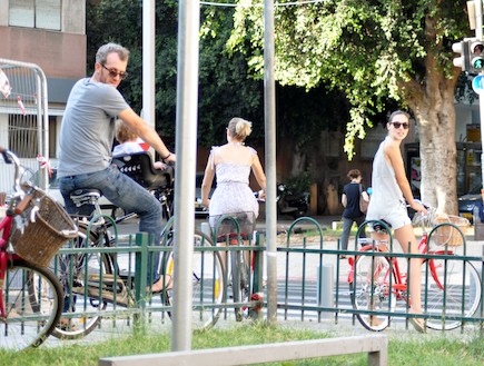גל גדות וירון ורסנו בטיול אופניים (צילום: צ'ינו פפראצי)