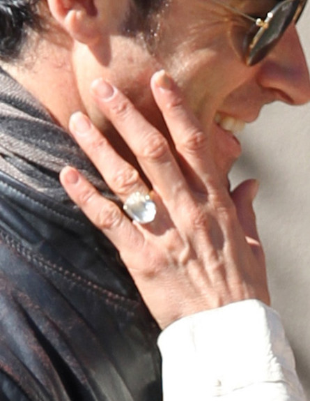 ג'ניפר אניסטון והטבעת (צילום: Jason Thomas, GettyImages IL)