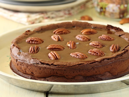 עוגת שוקולד, קרמל ופקאן - רוחב (צילום: חן שוקרון, אוכל טוב)