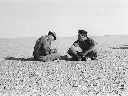 רחבעם זאבי עם אריק שרון (צילום: ארכיון צה"ל ומערכת הביטחון)