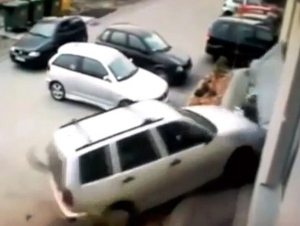 רכב בתאונה (צילום: צילום מסך מתוך youtube)