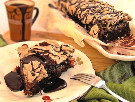 עוגת שוקולד ומרנג אגוזים פריך (צילום: דליה מאיר, קסמים מתוקים)