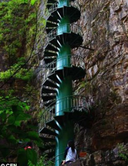 מדרגות בהר בסין 2 (צילום: dailymail.co.uk)