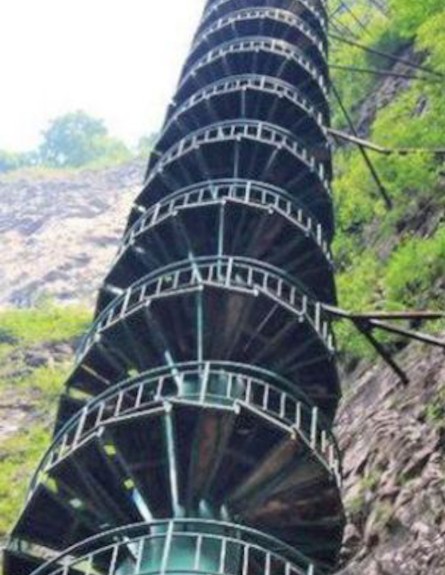מדרגות מפותלות בסין