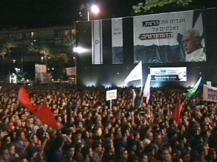 ההמונים חזרו לכיכר, הערב (צילום: חדשות 2)
