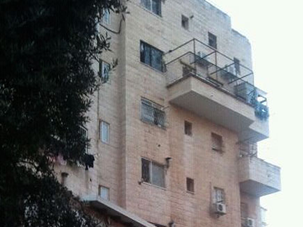 ירושלים: בן שנה וחצי נפל מקומה 6 (צילום: דוברות החובש הר נוף)