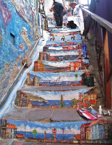 מדרגות ים (צילום: street-art-in-Valparaíso-Chile)