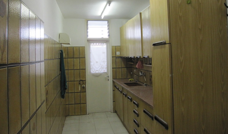 מטבח לפני שיפוץ (צילום: תומר ושחר צלמים)