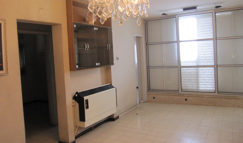 סלון 2 לפני שיפוץ (צילום: תומר ושחר צלמים)