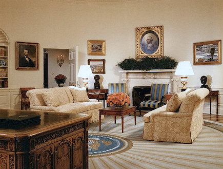 החדר הסגלגל -מתקופת ג'ורג בוש 2006 (צילום: מתוך home-designing.com)
