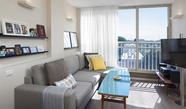 שולחן תכלת (צילום: שי אפשטיין)